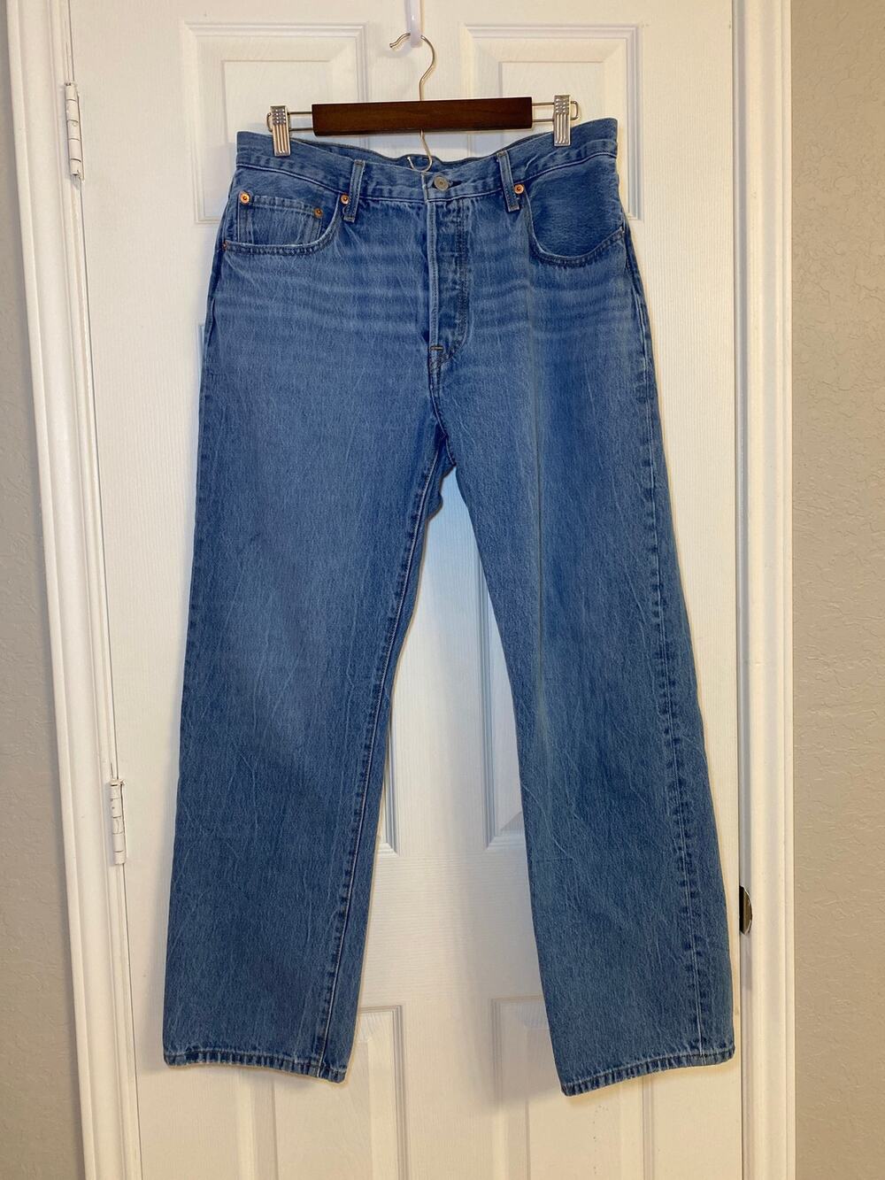 Levi’s 501 90s Classic Jeans Women’s 31x30 Med Blue Rigid Cotton Straight Leg